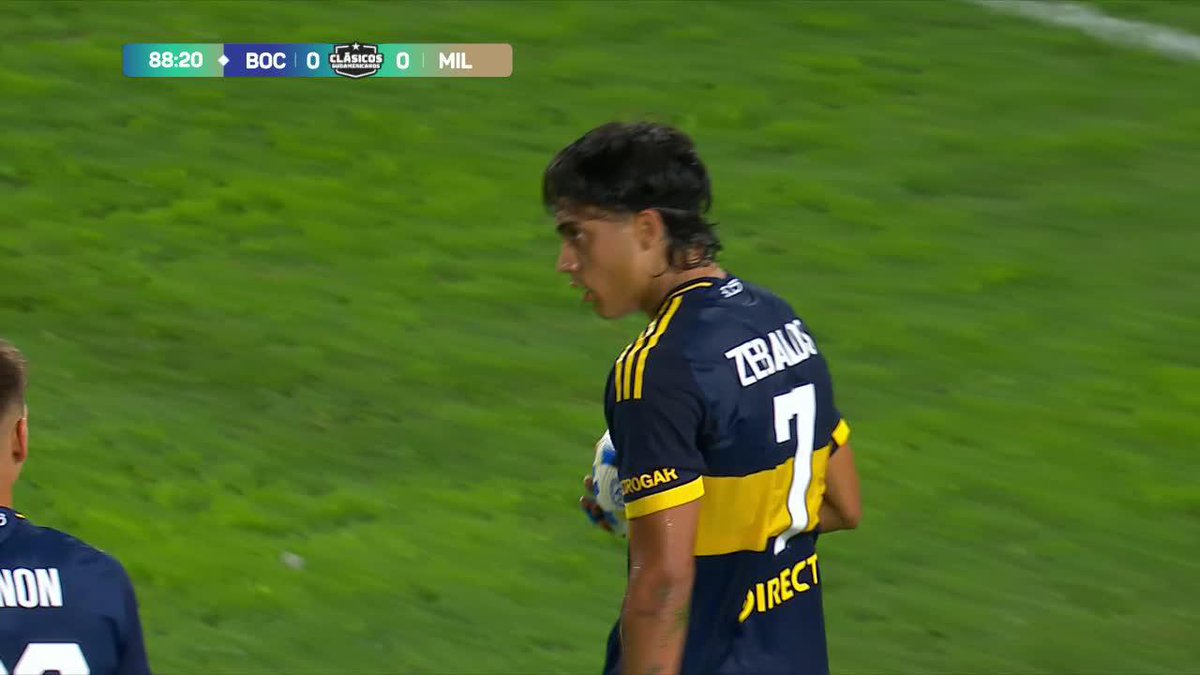 🔎El penal que le cometen a #Zeballos.