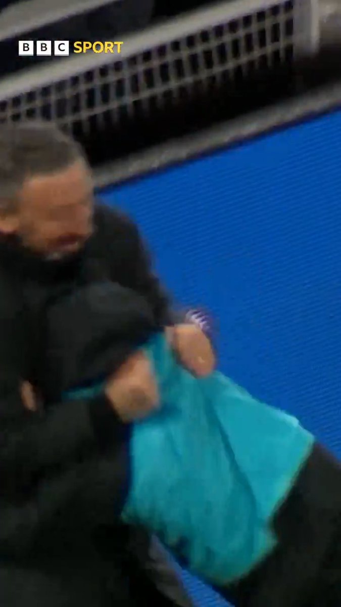 Wild celebrations from Derek McInnes - with even the ballboy getting involved - as 10-man Hearts see off St Mirren at Tynecastle. #BBCFootball