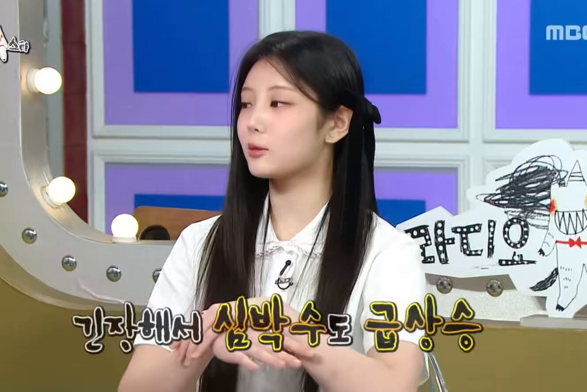 원희: 이런 권위있는프로그램에 나온게 안믿기고 대선배님들이랑 있는게 꿈같아서 누구라도 만지고싶어요(손을잼잼,책상을문질문질거리며) 대선배님들: 전원함락(🤣🤣🤣🤣😍🤣