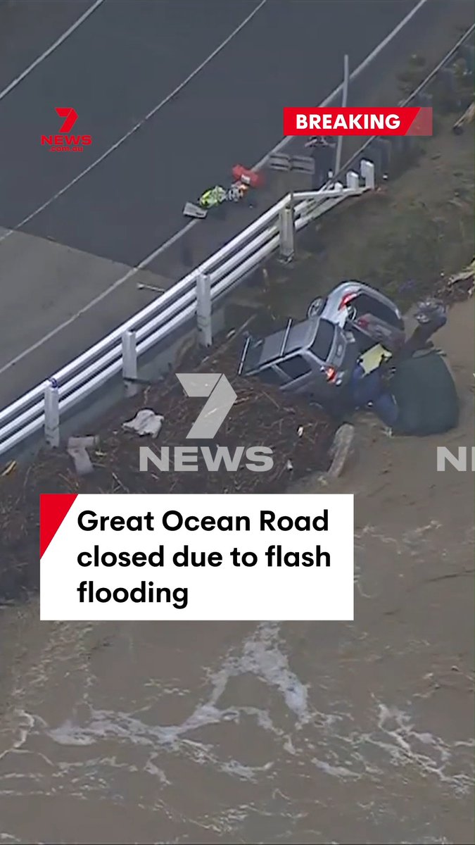 BREAKING: Cars have been swept out to sea with a caravan and camping ground underwater at the holiday town of Wye River. The Great Ocean Road is closed with a police turnaround point in place. More to come. #flood #flashfood #greatoceanroad #victoria #breakingnews