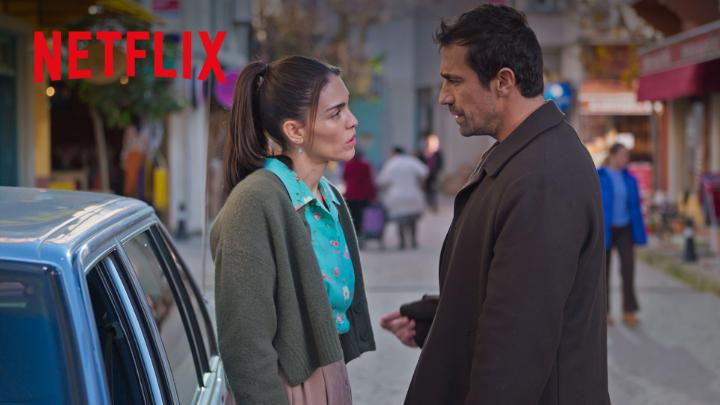 Hesapta borç vardı, bir de aşk oldu. Yavuz Turgul imzalı Ayrılık da Sevdaya Dahil şimdi sadece Netflix’te.