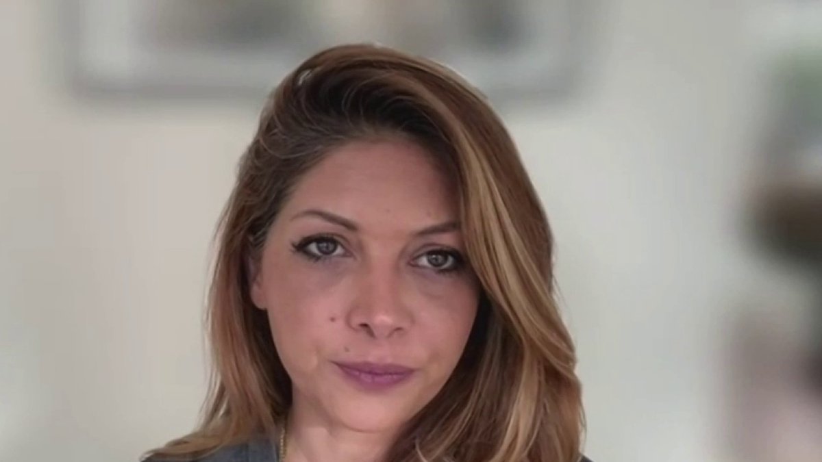 "Khamenei a donné l’ordre de tirer à balles réelles sur des manifestants civils. On parle de 12 000 morts en trois jours, puis de 20 000 jeunes abattus en cinq jours" Mona Jafarian (Mona Jafarian) présidente du collectif Femme Azadi