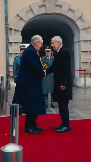 Herzlich willkommen in Wien, Bundespräsident Guy Parmelin! 🇨🇭🤝🇦🇹 Was die Schweiz und Österreich eint, ist mehr als Nachbarschaft. Es ist eine über Jahrhunderte gewachsene Partnerschaft, die sich stetig weiterentwickelt und auf die Herausforderungen unserer Zeit reagiert.