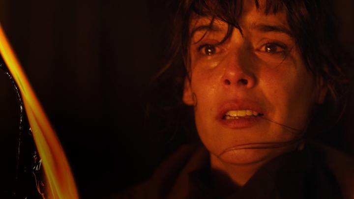 Una niña desaparecida, una familia en llamas. La película 'Cortafuego' llega el 20 de febrero.