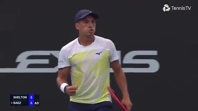 Qué set point de Seba Báez ante Shelton. El partido se pasó para mañana en el 7-5 0-1 en favor del argentino.