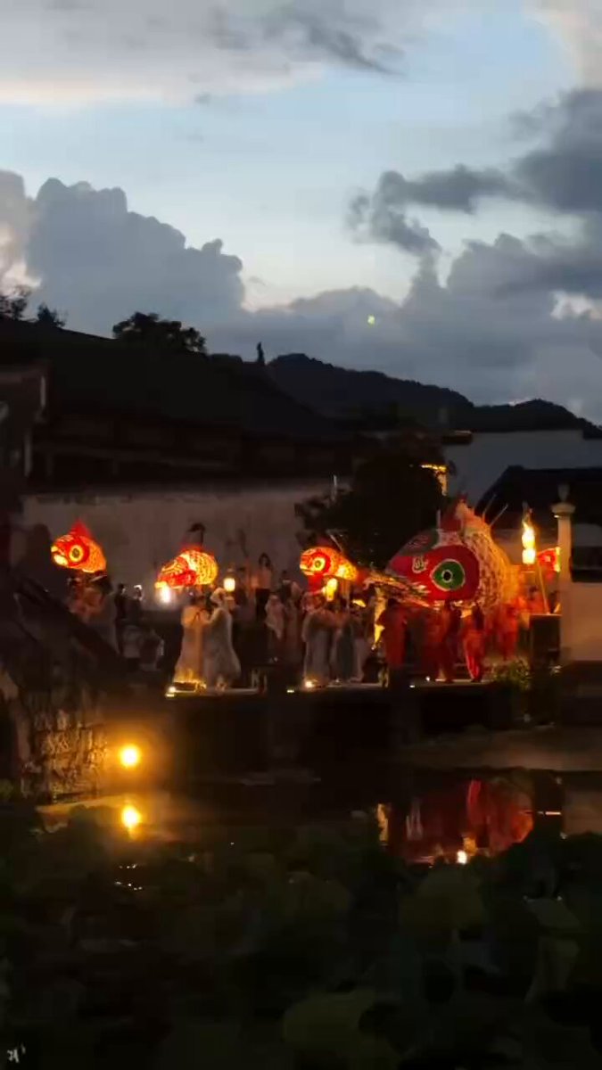 闇の中をゆらめく光の魚たちが、安徽省・呈坎の夜を幻想的に照らす無形文化遺産の「魚灯」… 一度はこの感動を体験してみたい！