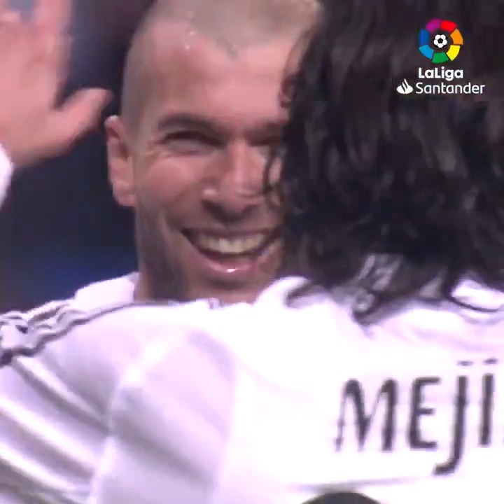 15/01/06 - Real Madrid 4-2 Sevilla Zidane Scored his Only Career Hat-Trick