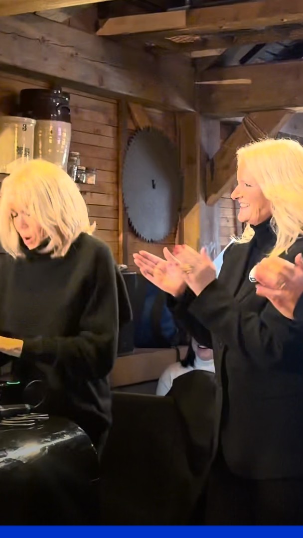 Brigitte Macron s'improvise DJ à Disneyland à l'occasion de l'opération Pièces Jaunes