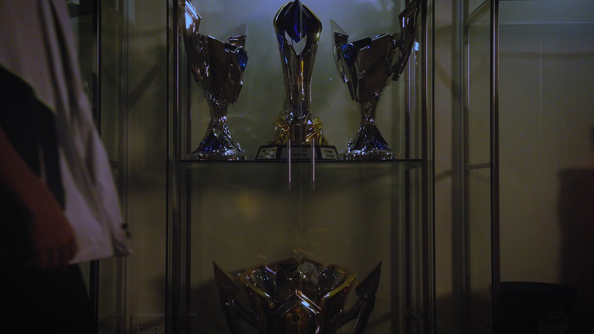 🏆 @logitechG, official sponsor of helping ALL of FlyQuest lift more trophies.