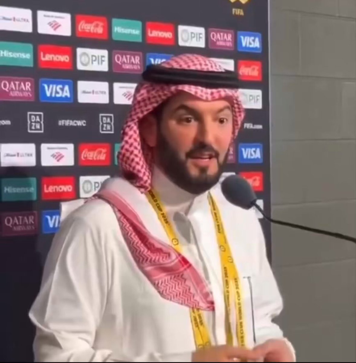 الخليج كان طالب بـ مراد هوساوي 80 مليون اليوم وبعد دخول الاعلام بشكل قوي خلّص الهلال مع أفضل وسط محلي أفضل حارس محلي بدوري جوّي جميعهم مُقابل 48 مليون فقط ! سقى الله سيد المحافل كان مايرضى بإبتزاز الهلال ! ولا يرضى بالمزايدات لانهُ كيان الهلال ! لا يؤمن بأن السوق عرض وطلب ‼️ #شكرًا_نواف_بن_سعد