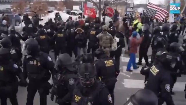 🚨BREAKING: SWARM of ICE/DHS agents rush in to push and arrest Minneapolis protesters while firing pepper balls. "They're arresting someone on the ground here, some pepper pellets were fired." LIVE NOW ⬇️