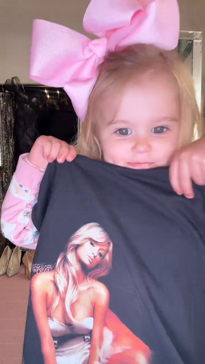 Phoenix and London #Sliving in my new #IconsOnly merch collection 🥹💖 Now available: ✨ #CutesieCrew #SlivingMom 🐣💕