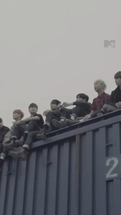 "ARIRANG" não é só um nome, é a canção folclórica mais famosa da Coreia e simboliza a alma, história e resistência! 💜 O novo álbum do BTS_official traz 14 faixas e 2 versões pra gente surtar. ⏰ A pré-venda abre HOJE (15/01), às 23h! Preparades? 👇 #MTVMúsica #BTS