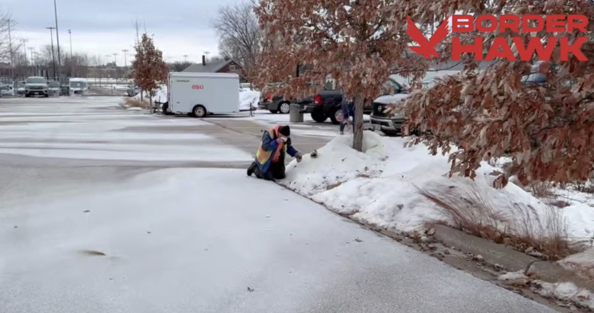 BREAKING: Riot police leave militants gassed and wheezing after picking off and arresting several suspects outside federal building Follow our man in the field: Wid Lyman Support our mission: (tax-deductible)