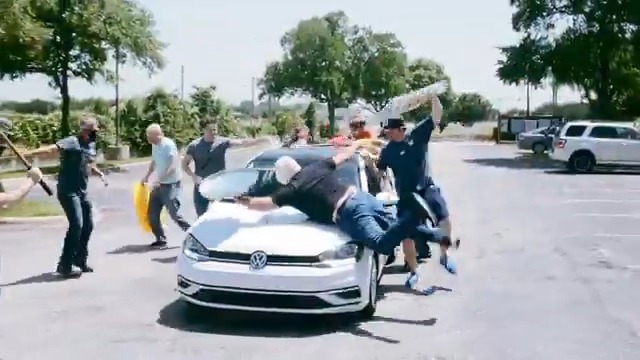 🚨 BREAKING: Alex Jones and Crew Block ICE Agents from Searching Austin Business Park for Illegals. Alex Jones