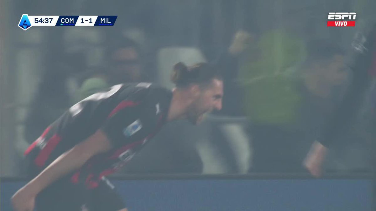 ¡UN GOLAZO DE TODA LA CANCHA! Saelemaekers metió un cambio de frente, Leao la bajó con calidad y metió una asistencia TOP para que Rabiot la pare de pecho y defina en el 2-1 de Milan ante Como. 📺 Mirá la #SerieA por #DisneyPlus Plan Premium