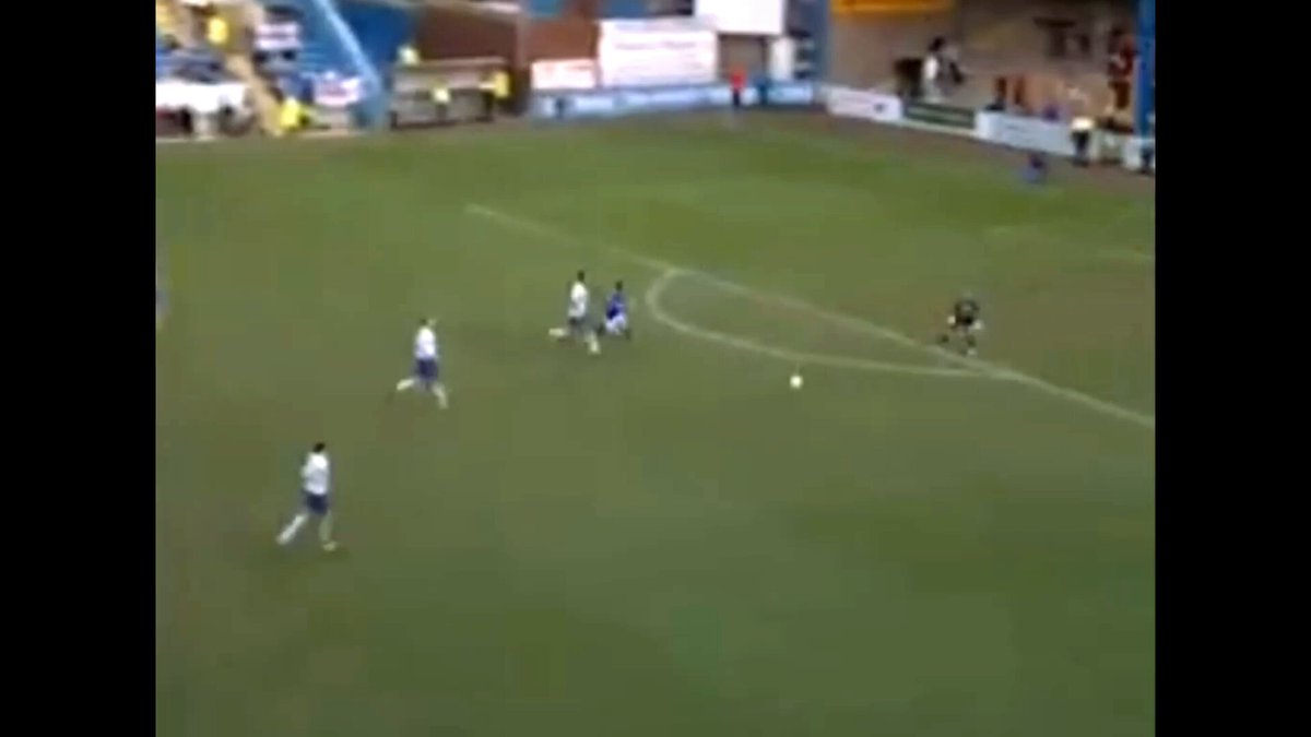 Zápas 5. anglické ligy z roku 2005, ve kterém Carlisle porazilo Halifax 1:0 po tomto gólu v 89. minutě. 😂😂