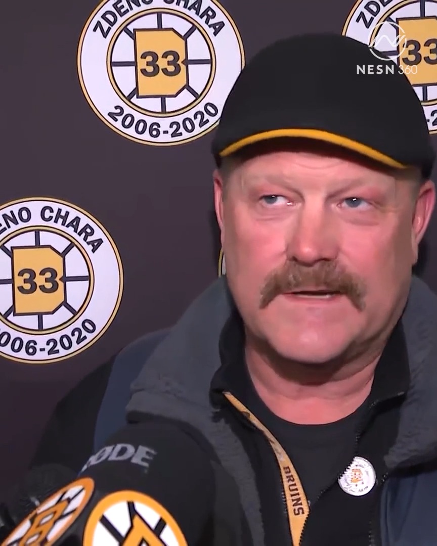 "As a goalie especially, how could I not feel safe playing behind him?" 🥹 Tim Thomas on his former teammate, Big Zee 💛🖤 #BigZ33 / Boston Bruins