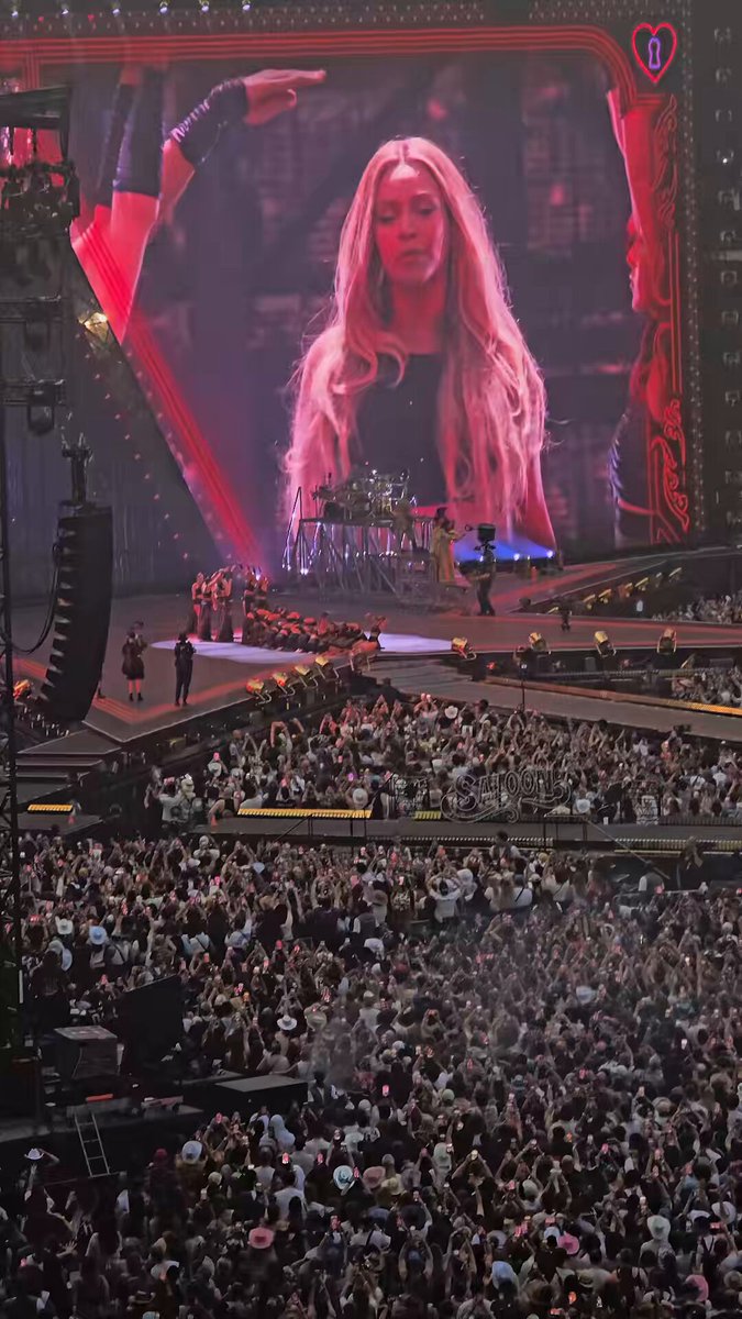 This was so visually and aurally pleasing. Beyoncé in Paris - #COWBOYCARTERTOUR