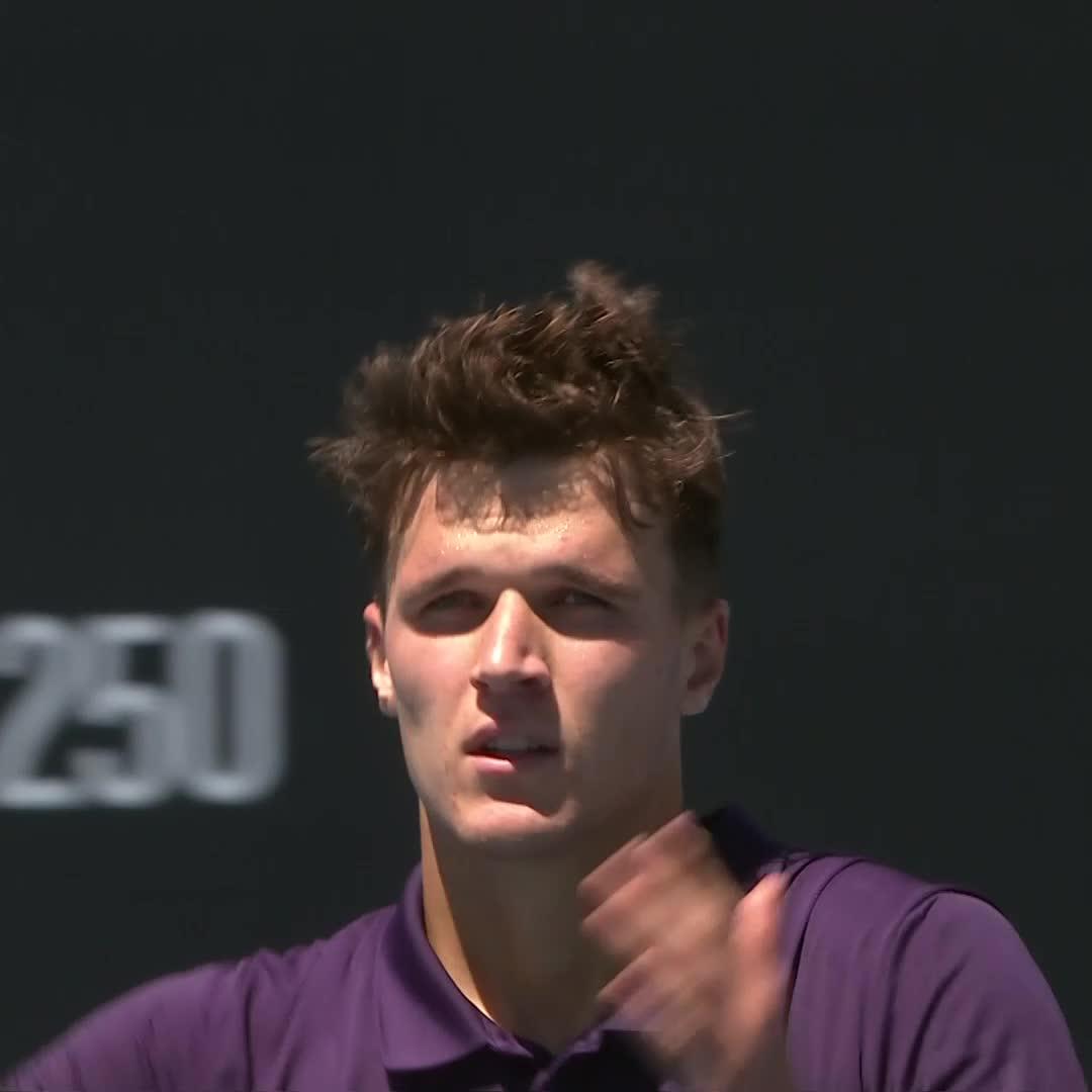 Mensik mastery 😎 Jakub Mensik powers into his fourth career semi-final, 6-4 6-2 over Mpetshi Perricard at #ASBClassic