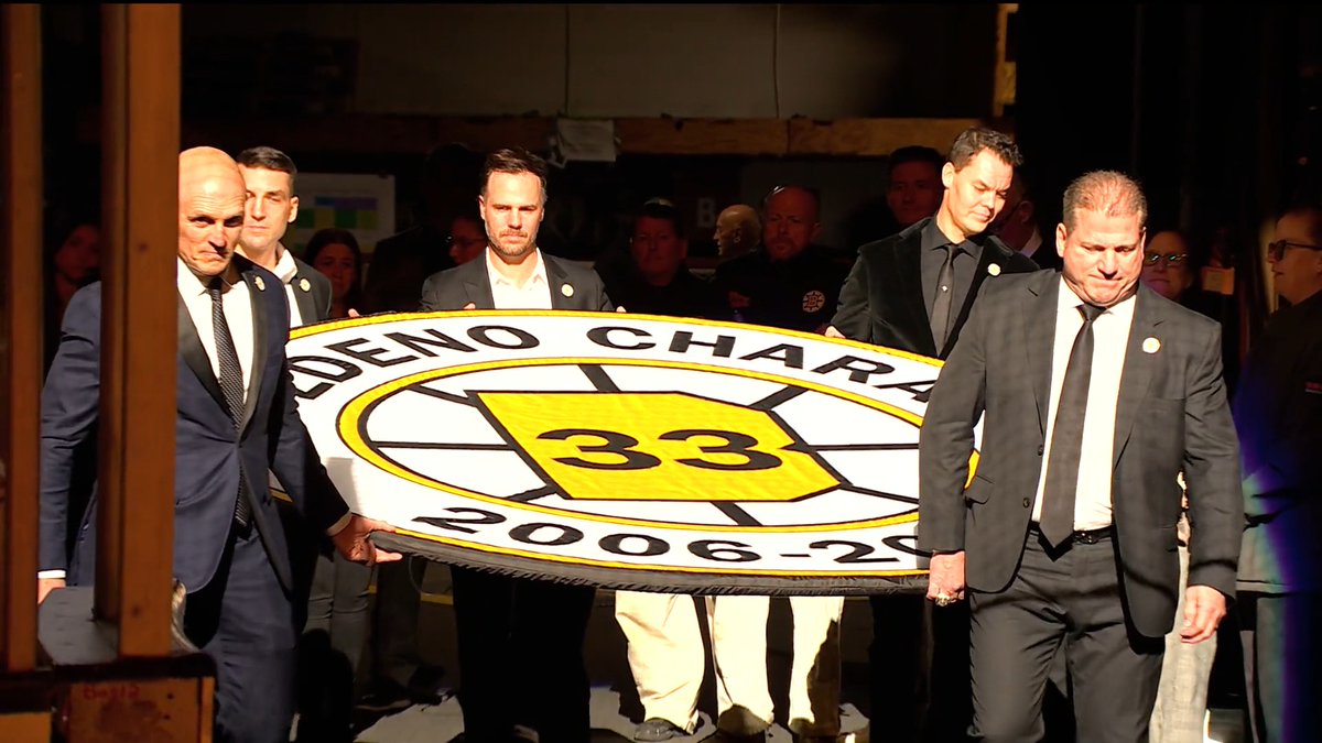 Who better to bring in the banner than Big Zee's 2011 teammates? 🥹🏆 #BigZ33