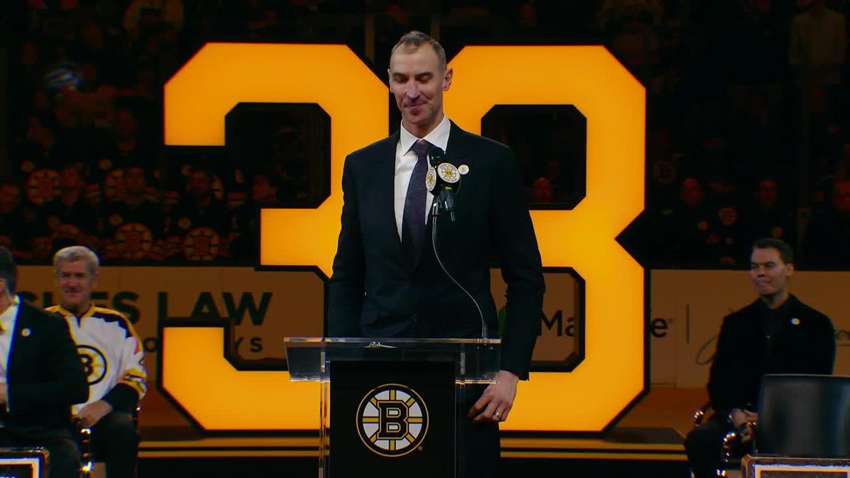 The fans in Boston absolutely love Zdeno Chara 💛