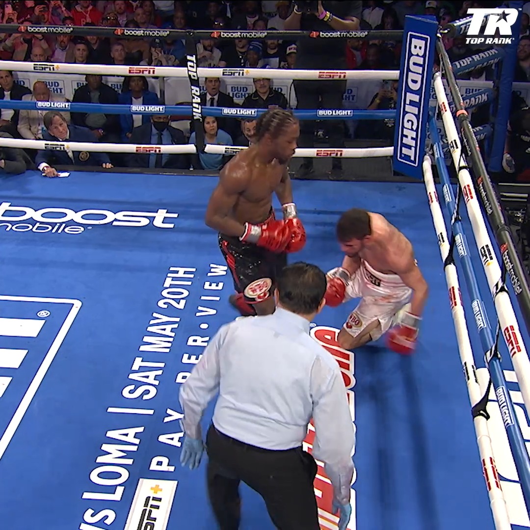 This body shot from Keyshawn Davis was FILTHY 🤕 🎟️ Get your Teofimo vs Shakur tickets now: The Ring VI | Exclusively on DAZN | Jan 31st in NYC 🥊