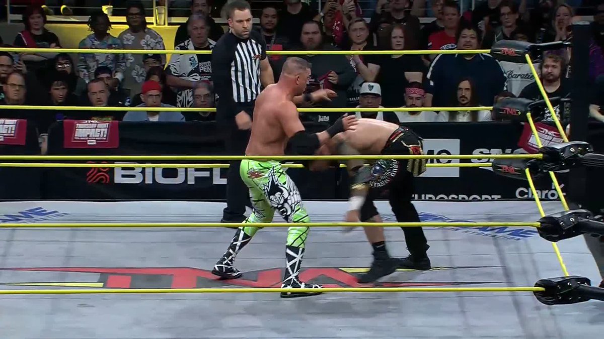 .Mike SANTANA🇵🇷 hits a Code Red! 👑 Frankie Kazarian 👑 Amazing Red #TNAiMPACT