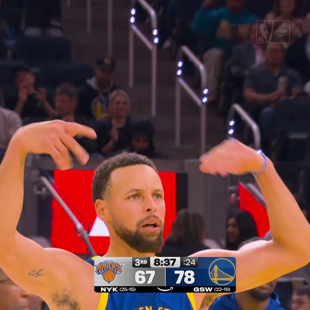 Steph hypes up the crowd after Warriors go on a 13-2 run 🔥 Knicks-Warriors in a close one on Prime Video 🍿
