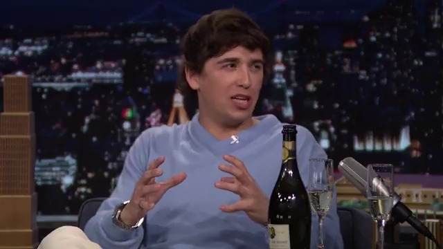 .Marcello Hernandez always chooses Benito Antonio’s “Después de la Playa” as his walk out song when doing stand-up! #FallonTonight