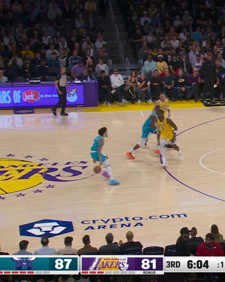 LaMelo COOKS Ayton then splashes a three in his face 🤢🔥