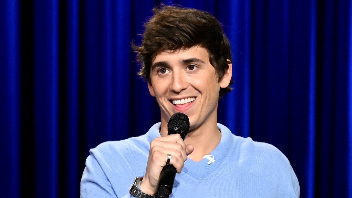 .Marcello Hernandez had to go to beauty appointments growing up because he had “a single mom and didn’t behave good” 😭 #FallonTonight #StandUp