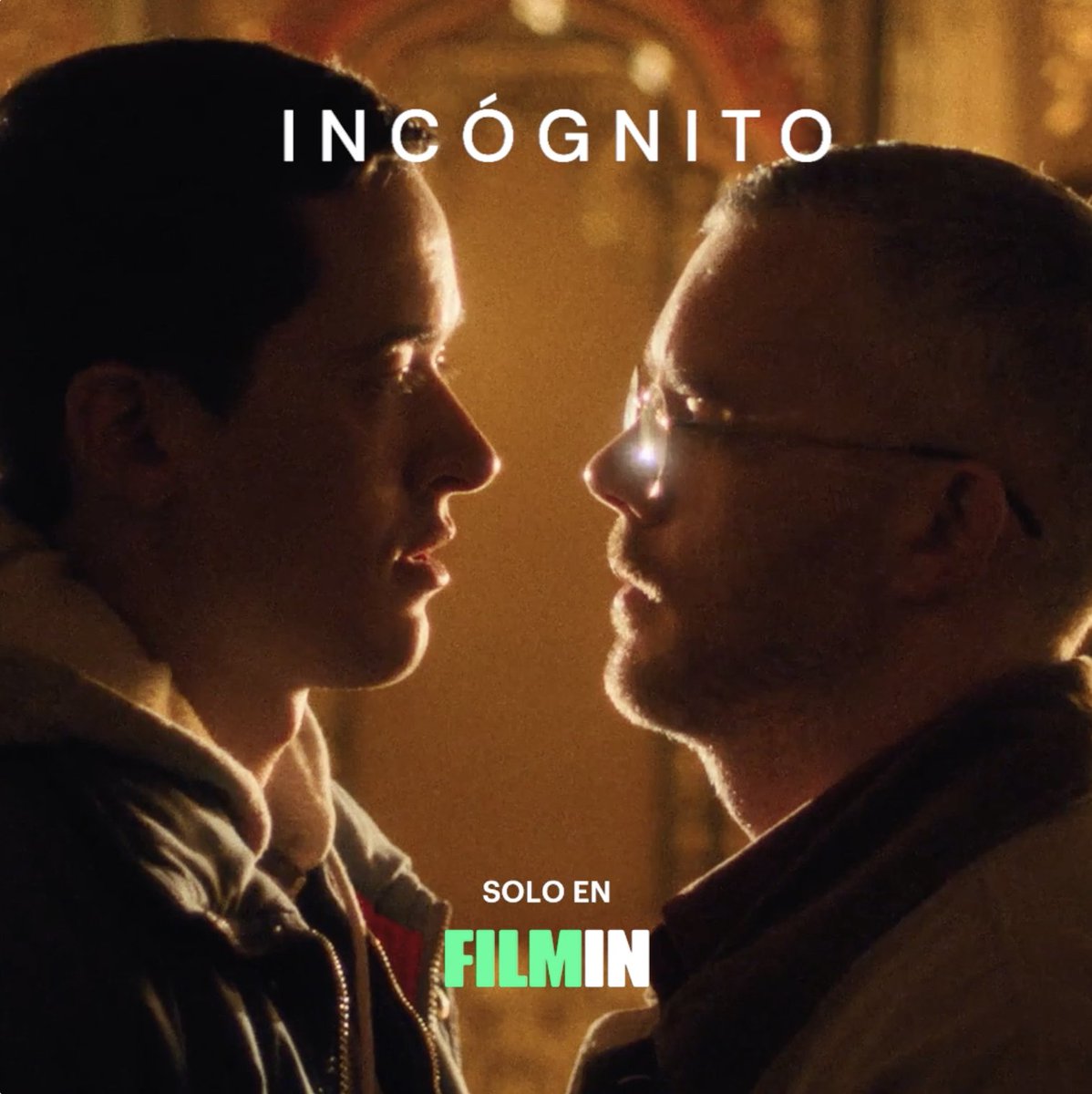 Nueva York, años 90. Lucas es un policía encubierto cuya misión es atraer y detener a hombres homosexuales que hacen cruising, pero todo cambia cuando conoce a Andrew. ¿Tensión? Mucha. ¿🔥? Más. “Incógnito”, con Russell Tovey y Tom Blyth, ya en Filmin.