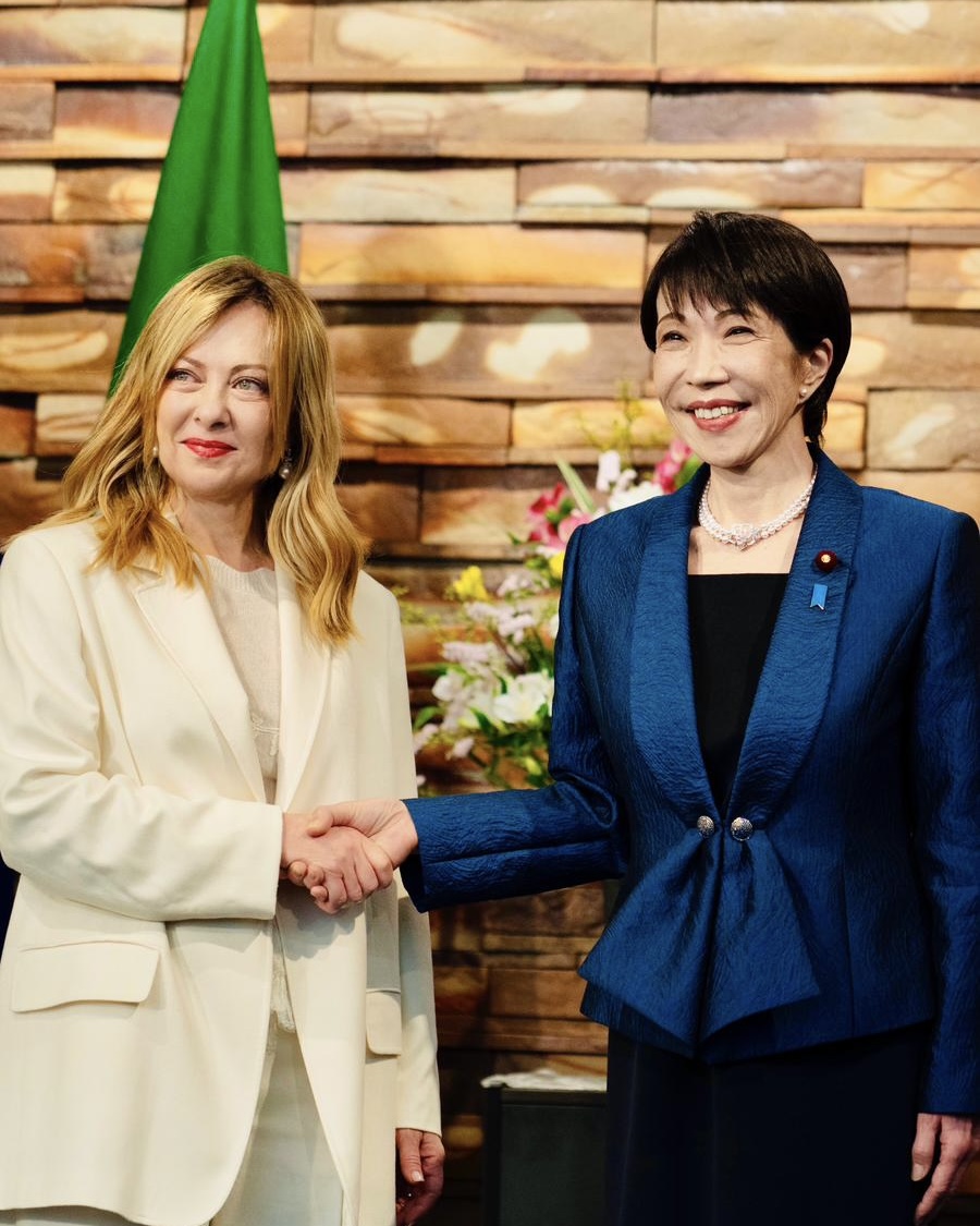 Un incontro importante per rafforzare un rapporto fondato su rispetto reciproco, amicizia e valori condivisi, che affonda le radici in oltre 160 anni di relazioni diplomatiche e guarda con decisione al futuro. Abbiamo ribadito la volontà di far crescere una cooperazione strategica sempre più solida: dall’economia all’innovazione, dalla tecnologia all’industria, dalla sicurezza alla ricerca, fino alle grandi sfide globali. Italia e Giappone sono partner affidabili, capaci di lavorare insieme per la stabilità, la crescita e un ordine internazionale fondato sulle regole, sul dialogo e sulla responsabilità. In un mondo che cambia rapidamente, rafforzare legami come questo significa costruire sicurezza e opportunità concrete per i nostri cittadini e per le future generazioni. Un’amicizia che si consolida. Una collaborazione che guarda lontano 🇮🇹🇯🇵