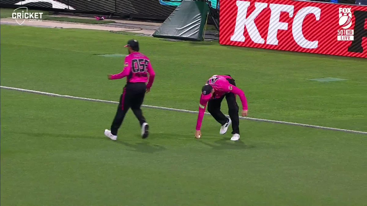 "GET OUT THE WAY, BABAR!" 😂 How about these incidents with Steve Smith and Babar Azam 🫣 #BBL15