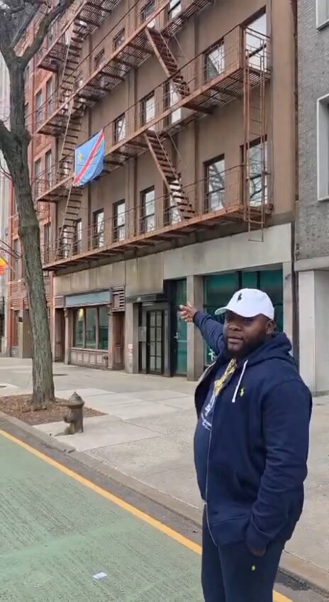 🔴Pour la première fois dans l'histoire de l'humanité, la RDC grâce à @Fatshi13 Béton, vient d'acheter un immeuble en plein Manhattan en face du Siège des Nations Unies où sera logé à vie notre ambassade. Merci au Béton de la République 🇨🇩
