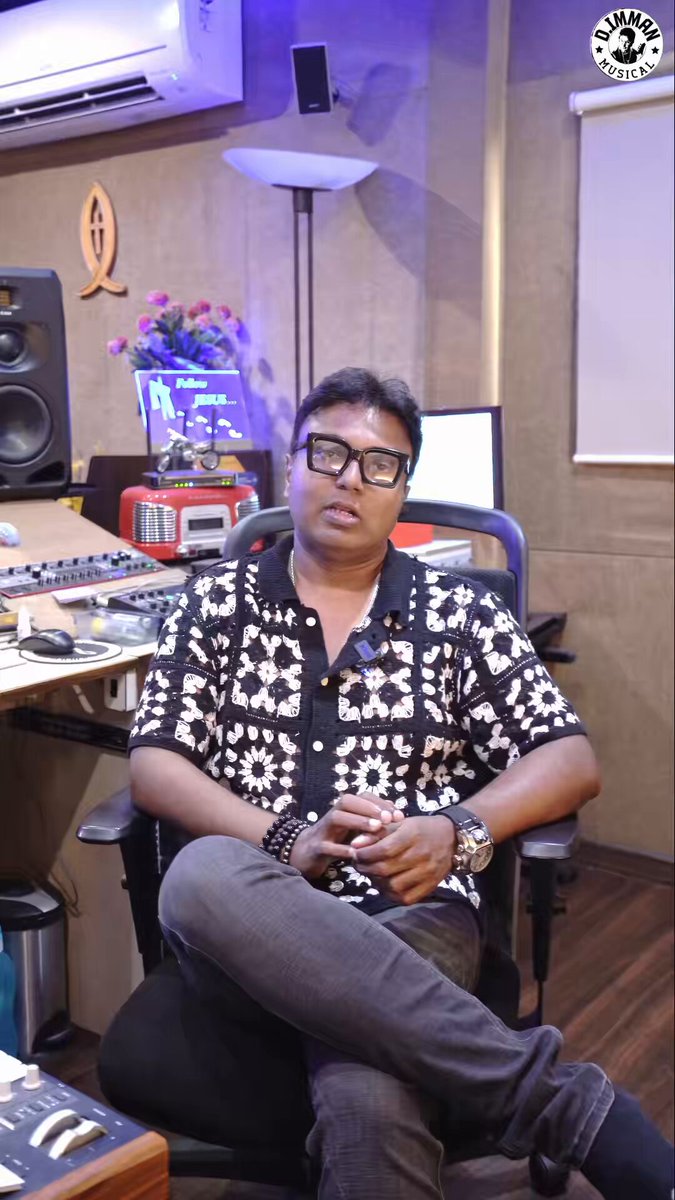 Happy to record singer Antony Dasan for a song in my upcoming movie #MoiVirundhu 🎶 Lyrics by Arun Bharathi ✍️ A #DImmanMusical Praise God! #MoiVirundhu #DImman #AntonyDasan #ArunBharathi