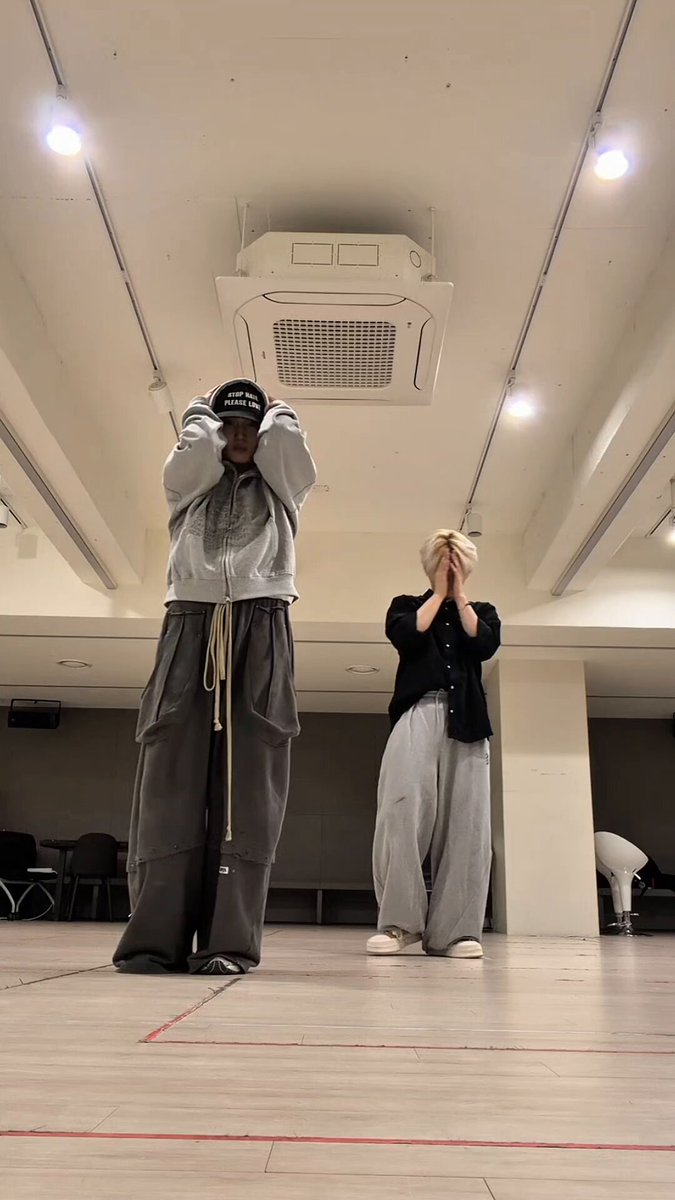 [#TikTok] Sentimental move :) ⠀ 지금 바로 CRAVITY #틱톡 채널에서 확인하세요🍋 ⠀ ▶ ⠀ #CRAVITY #크래비티 #우빈 #태영 #DaretoCrave_Epilogue #LemonadeFever
