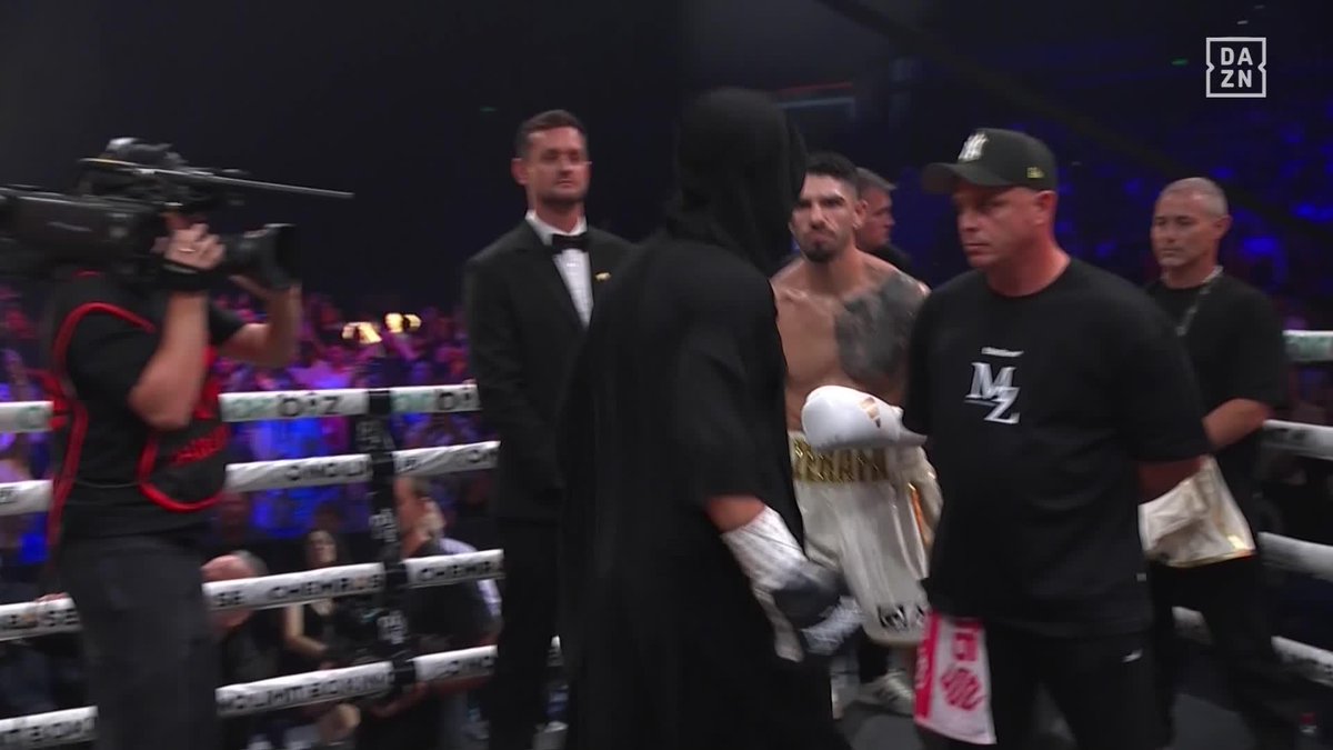 The official decision and Zerafa reaction after an accidental headbutt in round two... #TszyuZerafa ▪️