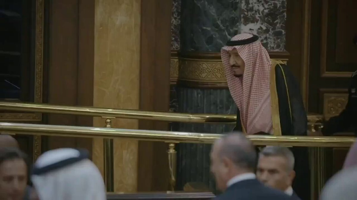خادم_الحرمين_الشريفين 🇸🇦 #الملك_سلمان_بن_عبدالعزيز #حفظه_الله #خطاك_السوء_يابوفهد سلمان لو تقدر على بيعتك بيد وجبال كان الأرض جتك برضاها" بدر بن عبدالمحسن - رحمه الله