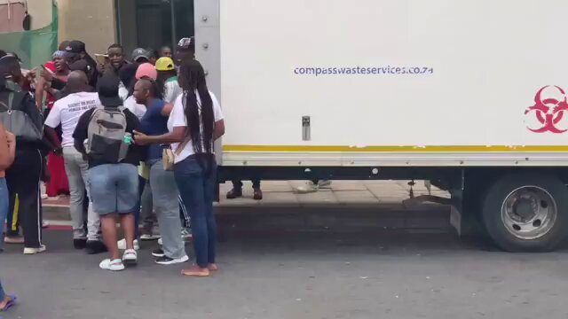 WATCH: Illegal foreigners attacked South Africans and blocking them from accessing Addington Primary School in KZN.