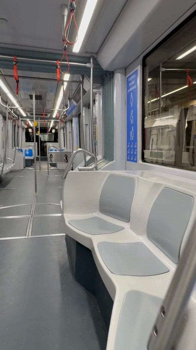 ¿Te has fijado? 👀 Los asientos de nuestros trenes estrenan nuevo color. Un pequeño cambio para seguir mejorando tu experiencia de viaje.
