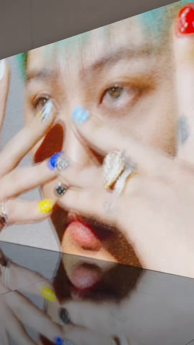 แอบใจหาย นี่จะเป็น Exhibition ครั้งสุดท้ายของพี่แจยงที่ไทยแล้ว G-DRAGON: Übermensch ทำดีกว่าที่คิดไว้มาก🥹 ชอบสุดคือสวนเดซี่กับ media art คนรักพี่จียงห้ามพลาด เดินชิลๆ ไม่ต้องรีบ มีเมิร์ชพิเศษเฉพาะที่ไทยด้วย ต่อไปอาจไม่มีแล้วน้า อยากให้ไปกันเยอะๆๆๆ🌼👊🏻