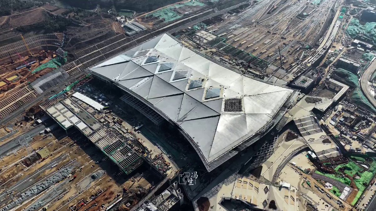 🚨🇨🇳 BREAKING: New high-speed rail station in Xi'an, ready for June this year.