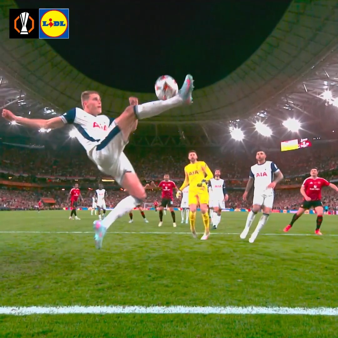 Goal-line clearances don't get much better than these 🫨 #UELFreshPicks | @LidlGB