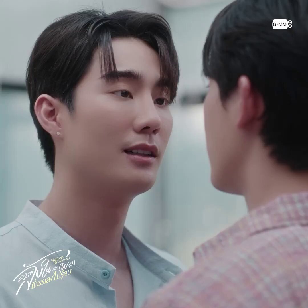 "ผมจะเป็นไวโอลินตัวที่ 2 ในเพลง Canon in D ของคุณเสมอ" "ผมถึงกลายเป็นบทเพลง" #MelodyOfSecretsEP6 จบลงแล้ว สามารถรับชมย้อนหลัง Uncut Version ทาง Viu เวลา 22:30 น. แล้วสัปดาห์หน้ามาติดตาม EP.7 กันต่อนะคะ ฟอสสึมิอาจแทนคุณได้ กษิบ๊อง (ปลูกผลเขือเทศ)