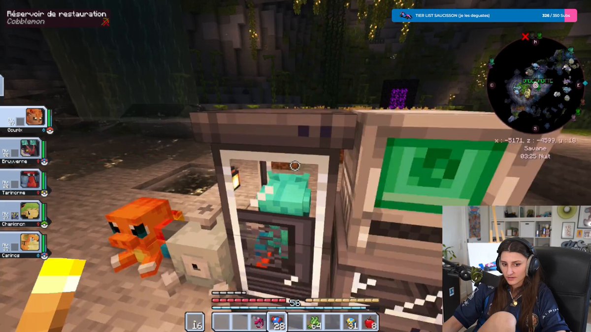 Elle s'est faite téléporter dans le serveur public faut voir le bordel que c'est 😭😭😭😭