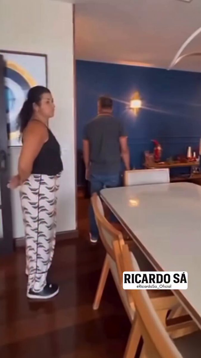 Essa doméstica trabalhava 13 anos nessa casa na ilha do Governador e foi presa em flagrante por policiais civis roubando dinheiro dos patrões