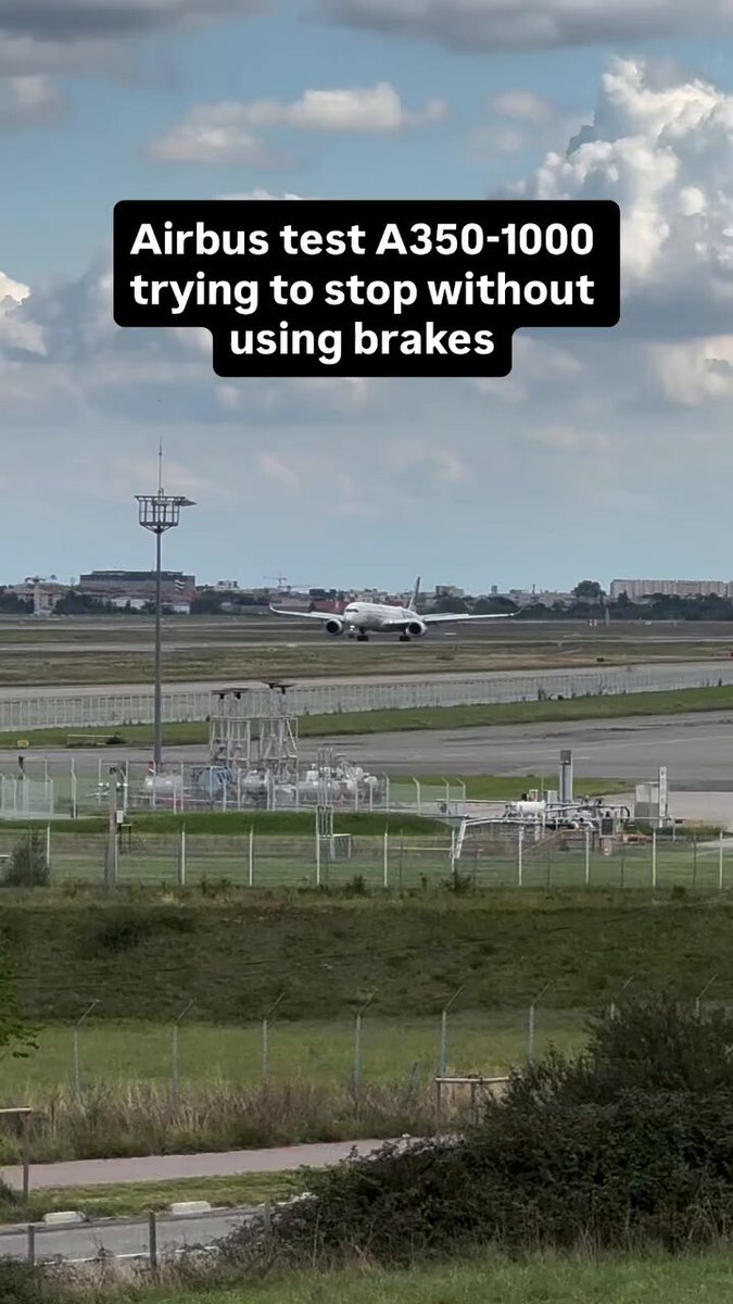This is how an Airbus A350-1000 stops without brakes ✈️ 📸 planespotting_toulouse