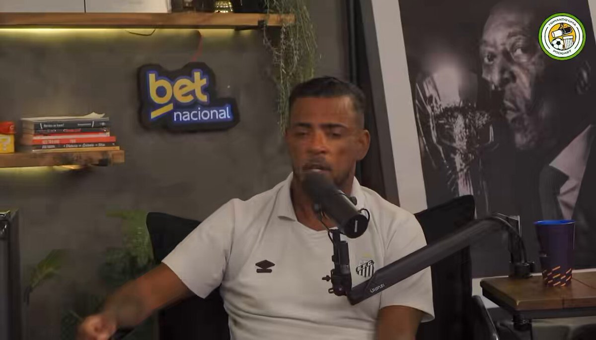 Isso aqui não pode acontecer num time que se diz profissional…